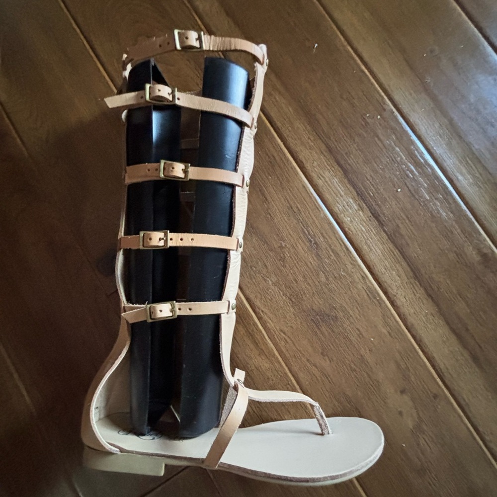 Elegant Tan Leather Gladiator Sandals adjustable straps